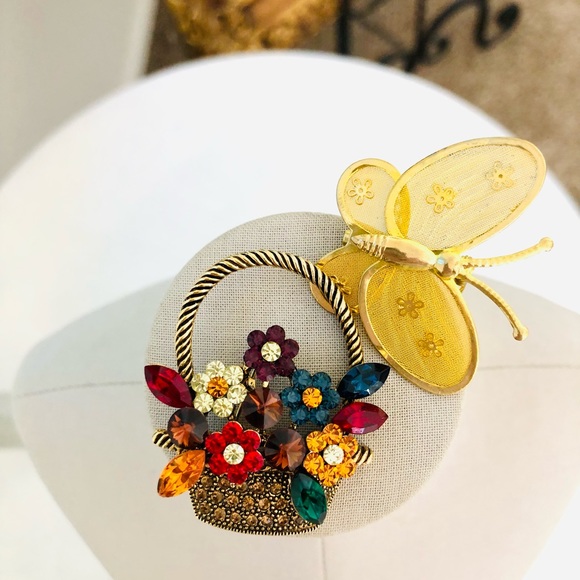 Beautiful Vintage Flower & Butterfly Brooch lot - Picture 5 of 9